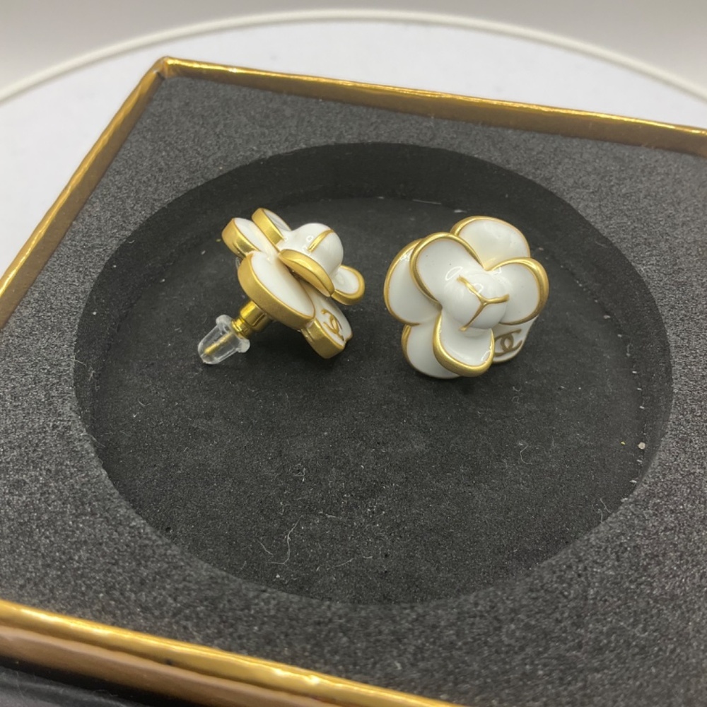 Camelia flower earrings - Picture 4 of 5